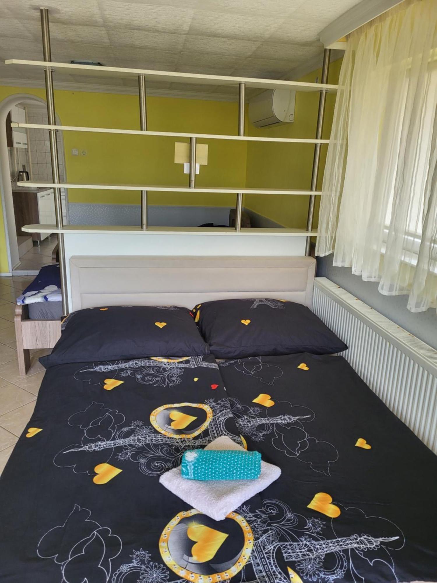 Apartmán Napsugar Vendeghaz Tiszaújváros Pokoj fotografie
